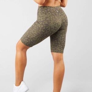 Buffbunny Collection Green Camo Bike Shorts Size Medium